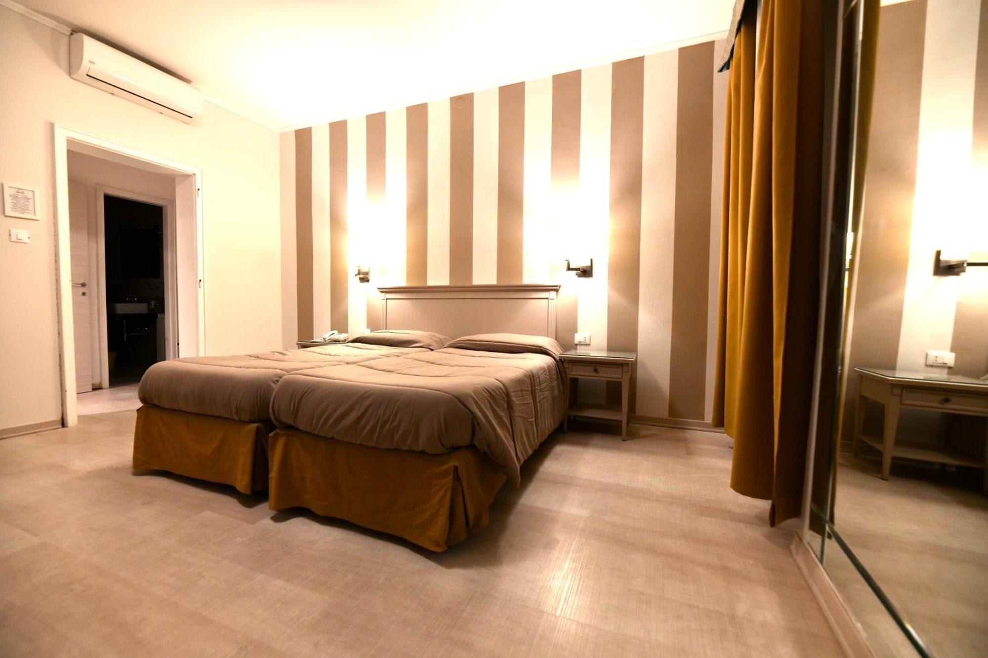 טריאסטה Hotel Bristol מראה חיצוני תמונה