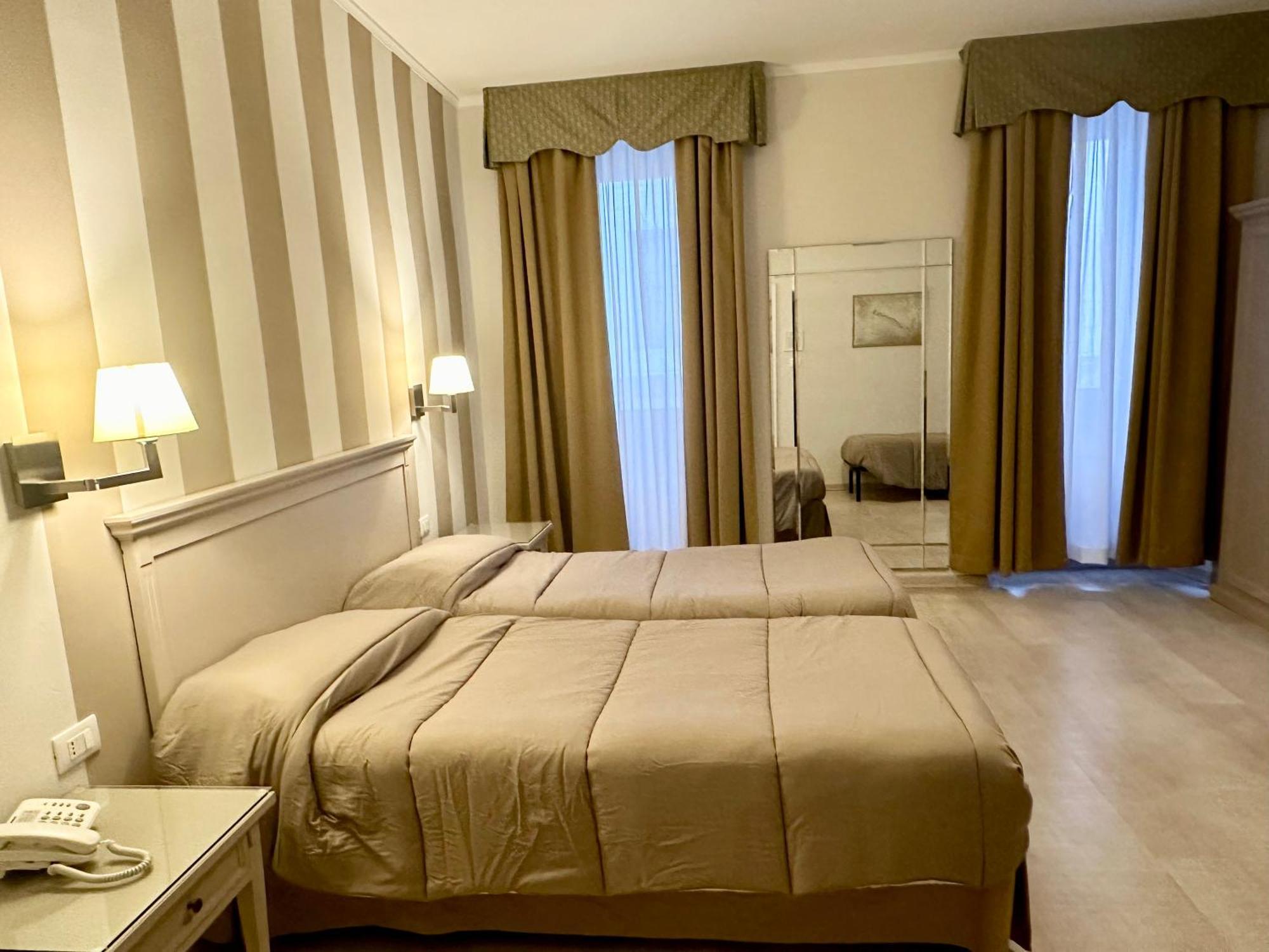 טריאסטה Hotel Bristol מראה חיצוני תמונה